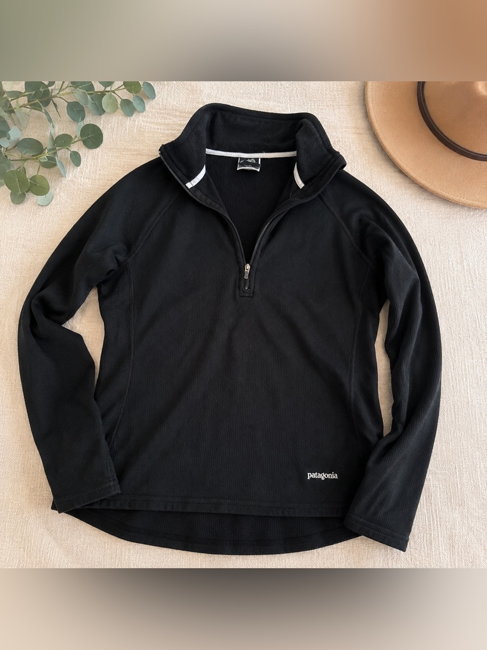 Patagonia Performance Baselayer Capilene womens Small Black 1/4 Zip Pullover - Picture 1 of 5